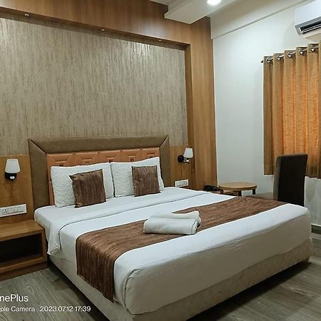 Hotel Aerocity Golden Close To New Delhi Airport Extérieur photo