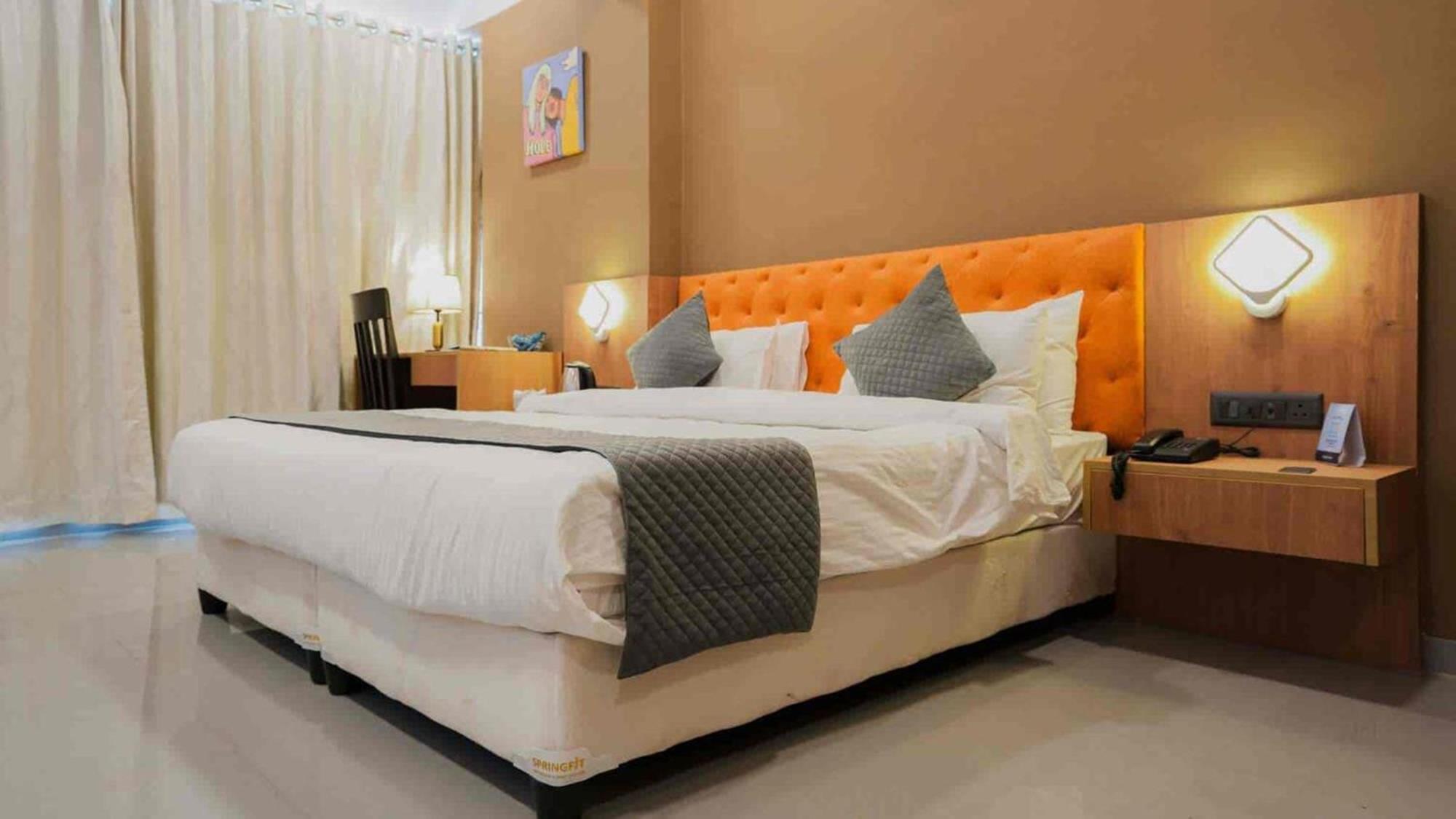Hotel Aerocity Golden Close To New Delhi Airport Extérieur photo