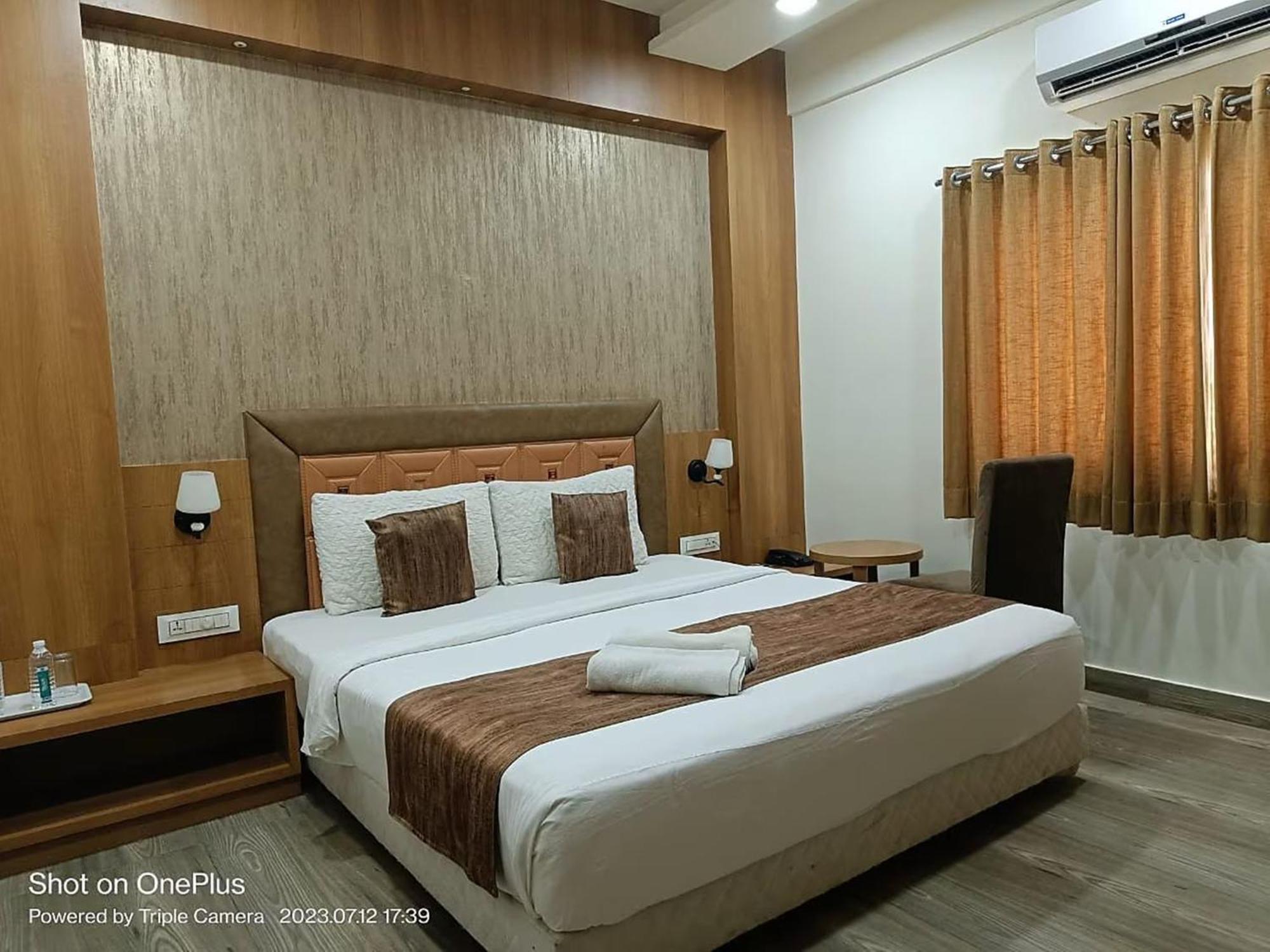 Hotel Aerocity Golden Close To New Delhi Airport Extérieur photo