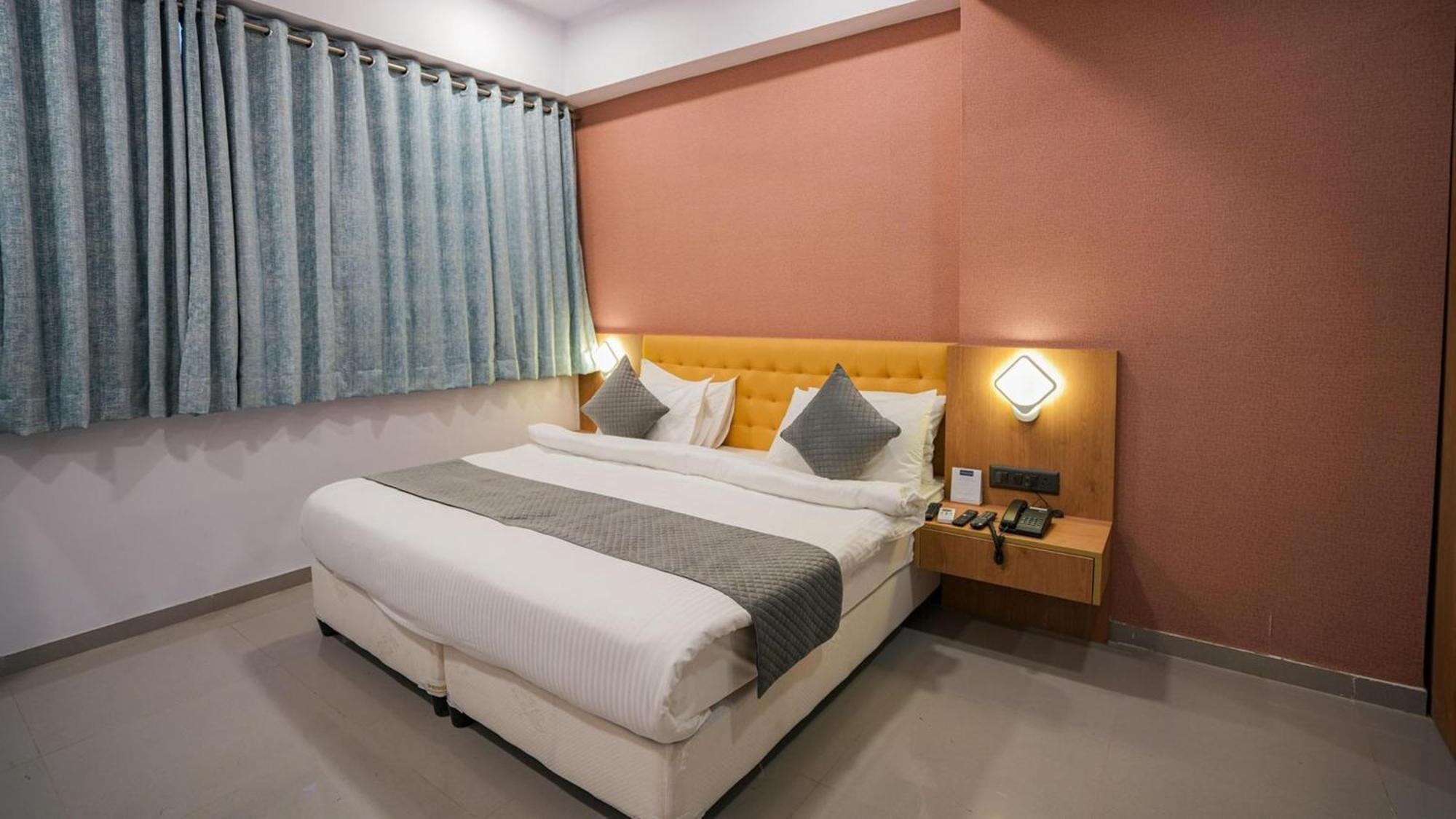 Hotel Aerocity Golden Close To New Delhi Airport Extérieur photo