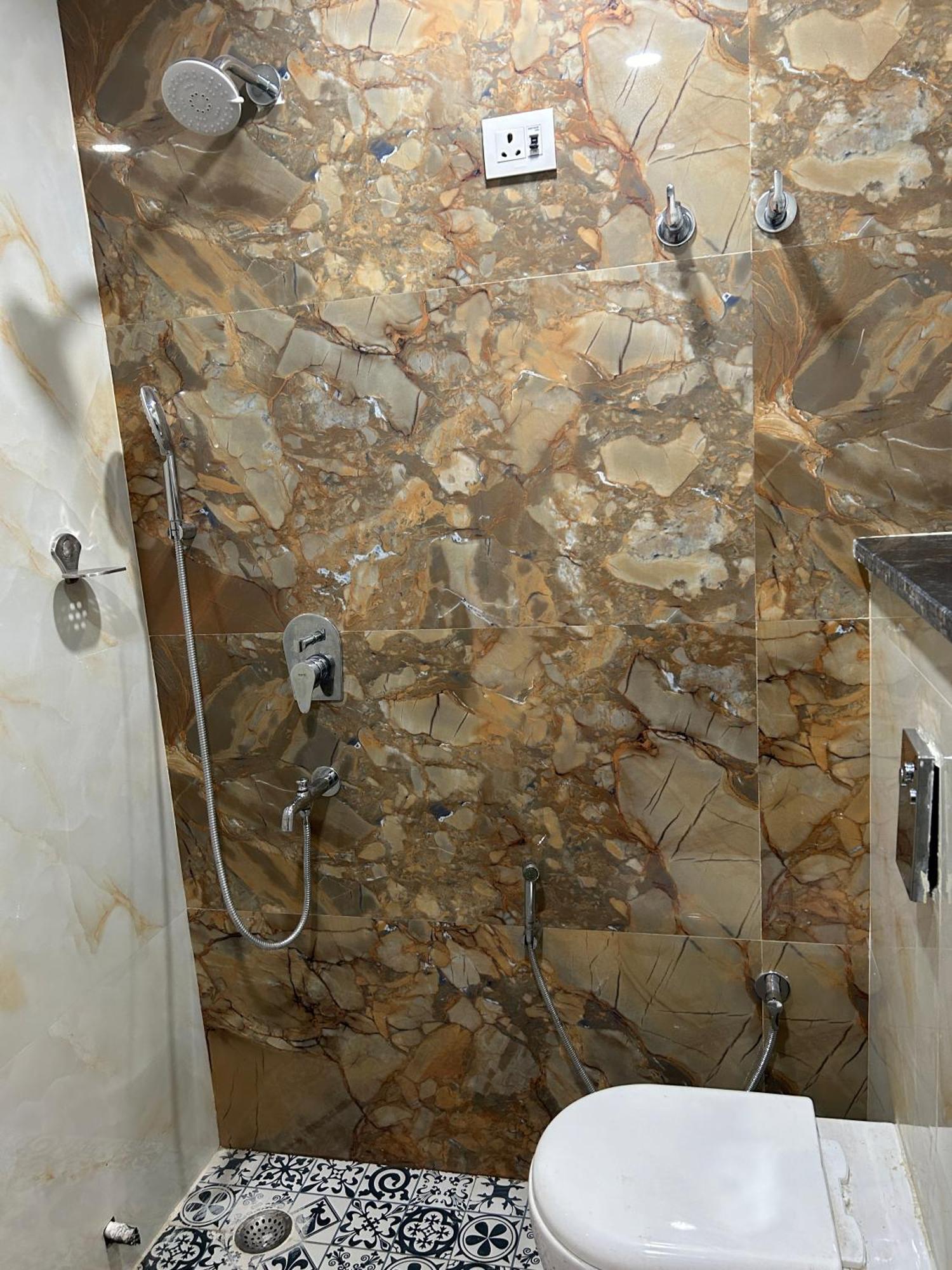 Hotel Aerocity Golden Close To New Delhi Airport Extérieur photo