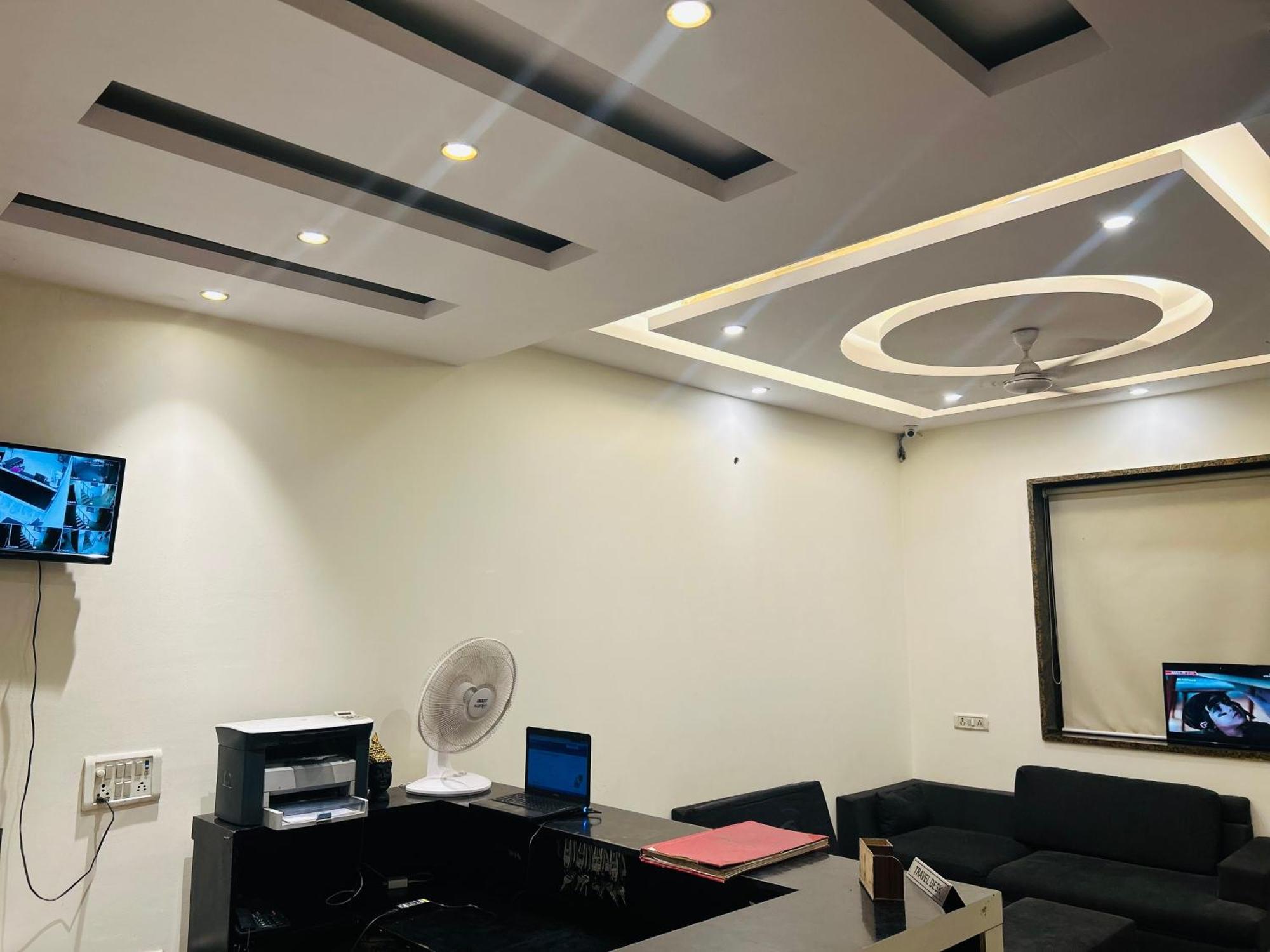 Hotel Aerocity Golden Close To New Delhi Airport Extérieur photo