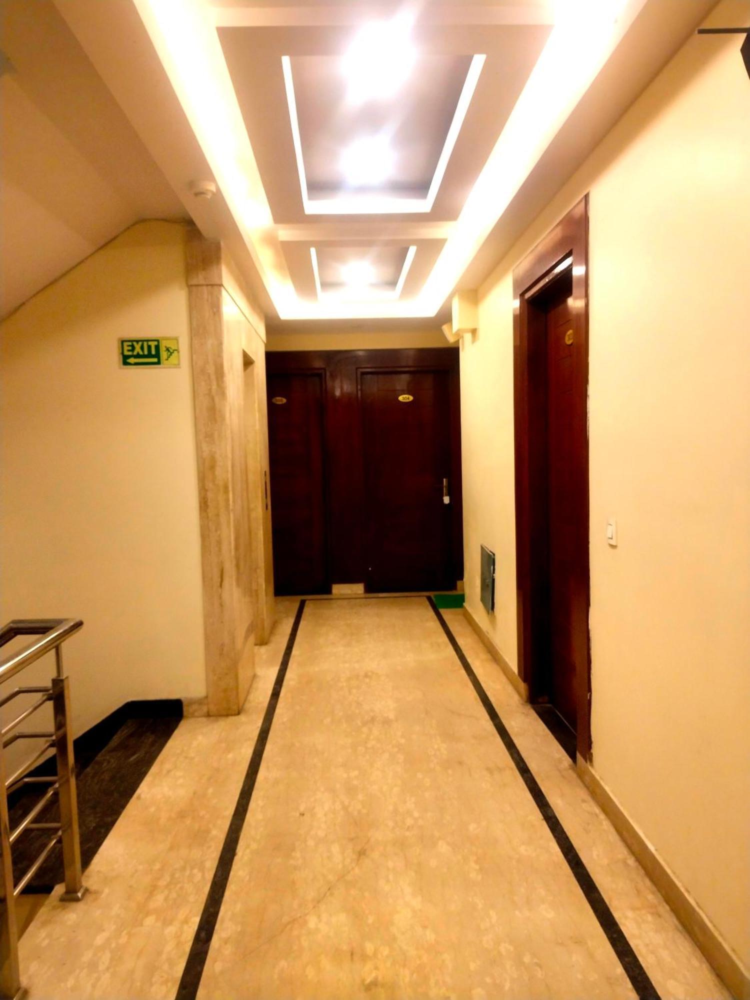 Hotel Aerocity Golden Close To New Delhi Airport Extérieur photo