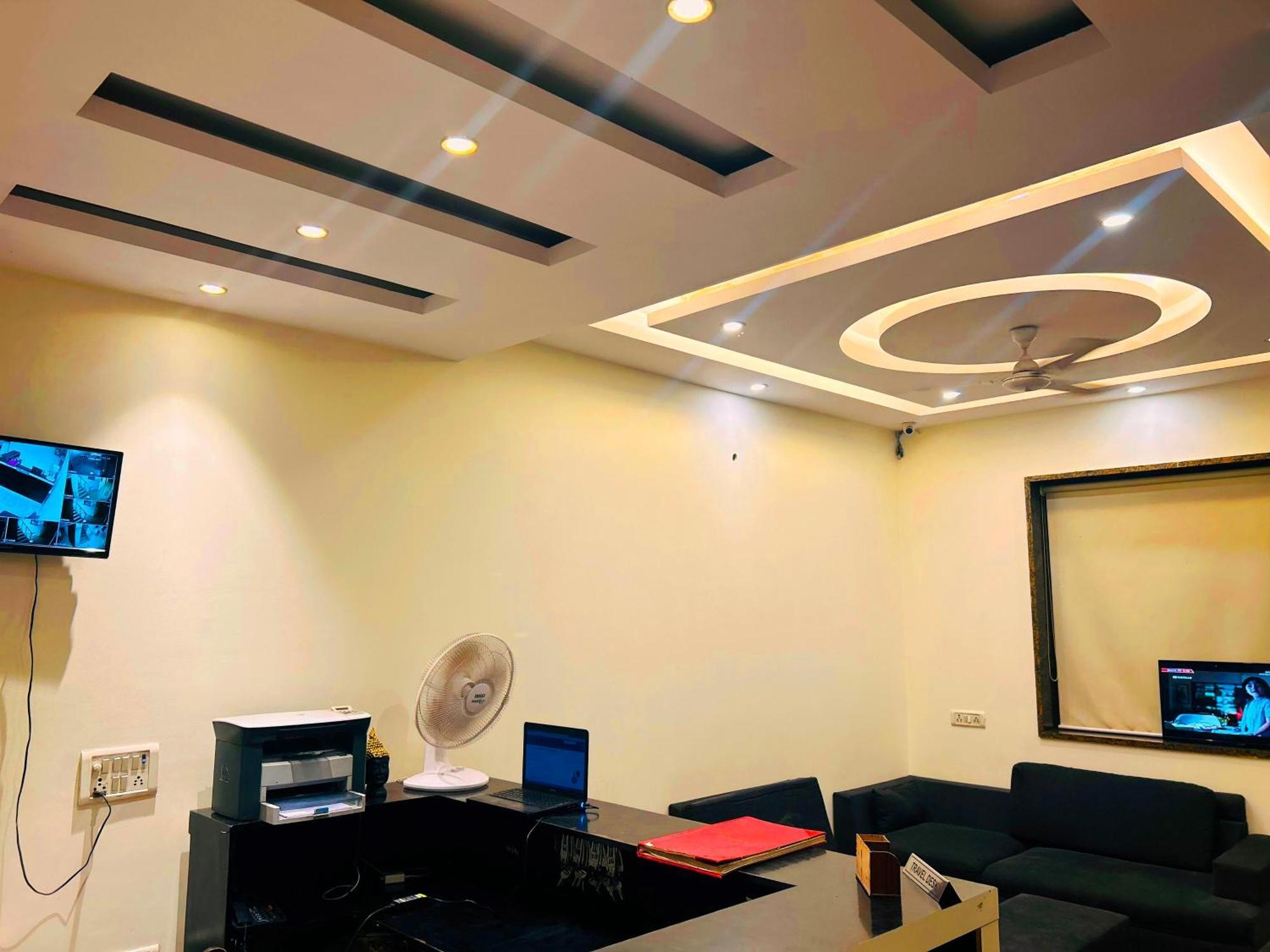 Hotel Aerocity Golden Close To New Delhi Airport Extérieur photo