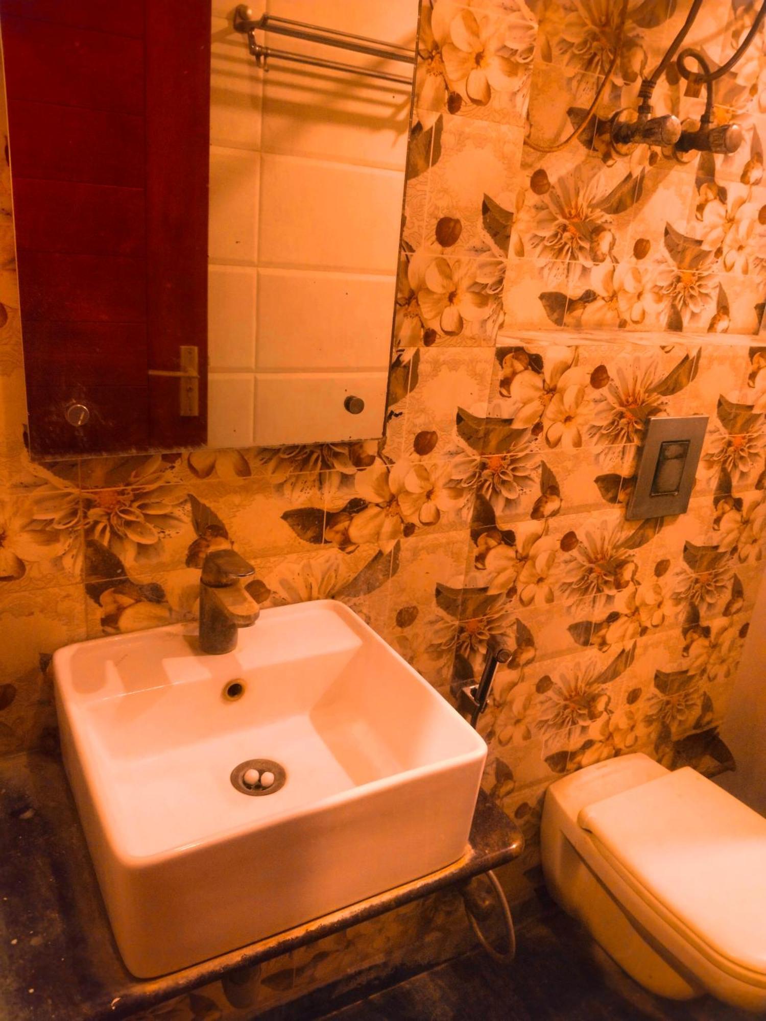 Hotel Aerocity Golden Close To New Delhi Airport Extérieur photo
