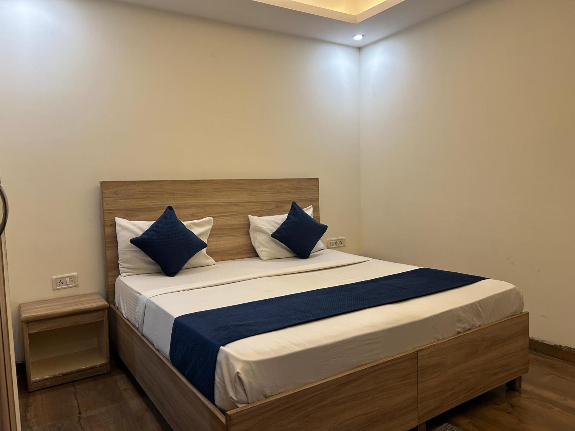 Hotel Aerocity Golden Close To New Delhi Airport Extérieur photo