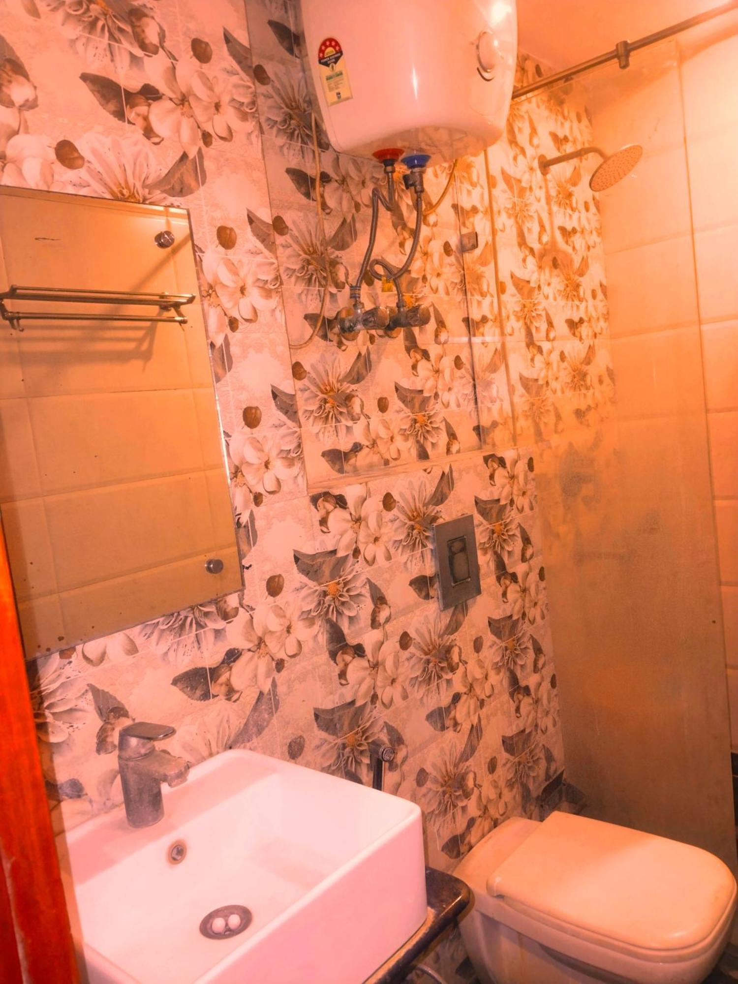 Hotel Aerocity Golden Close To New Delhi Airport Extérieur photo